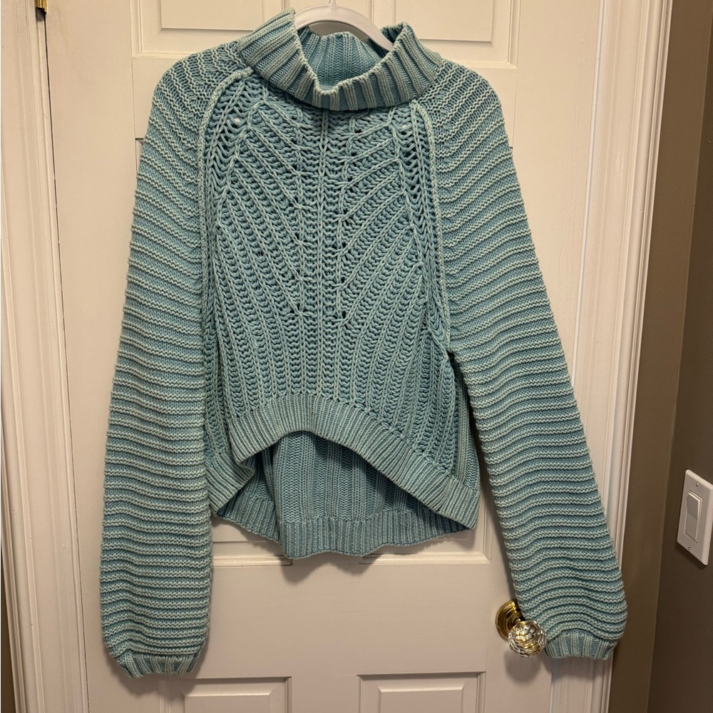 Free People Cozy Blue Turtleneck Cropped Sweater with Oversized Sleeves size M